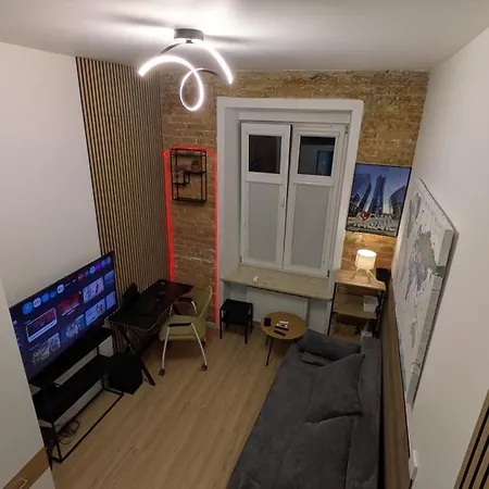 Compact Loft - Metro - Fast Wifi - Heart Of Wola Business Hub * Варшава